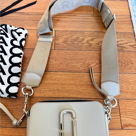 Marc Jacobs Tan Crossbody Camera Bag - Picture 1 of 9